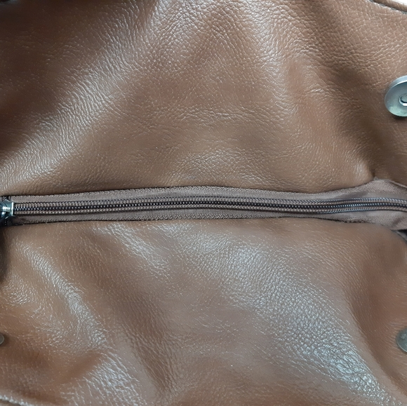 SOLD Call it spring shoulder bag - like new - Picture 4 of 12